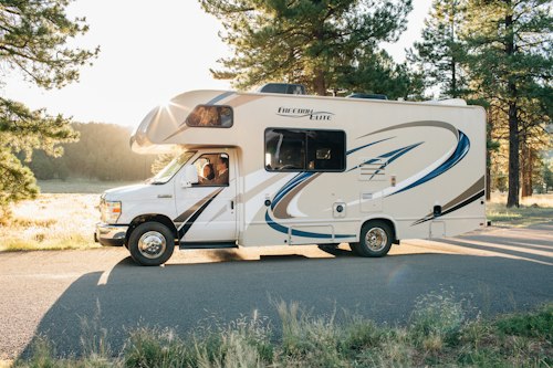 Camper op de weg